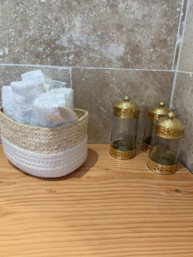 ガッサン Le Cabanon De Val Bed & Breakfast エクステリア 写真